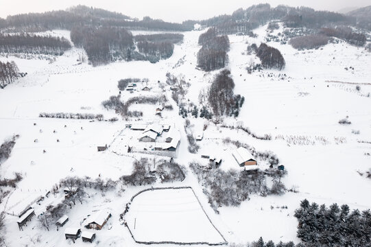 吉林松岭雪村冬季东北农村雪景