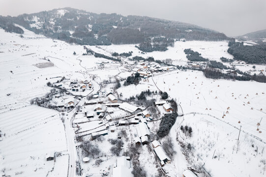 吉林松岭雪村冬季东北农村雪景