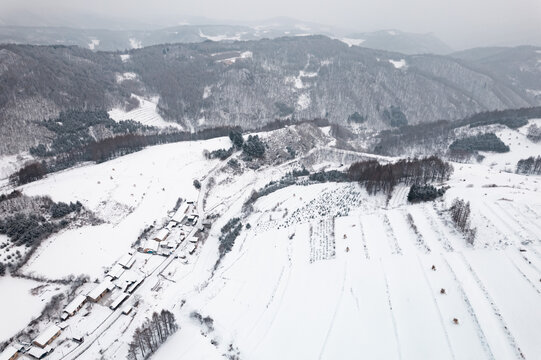 吉林松岭雪村冬季东北农村雪景