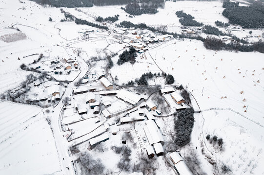 吉林松岭雪村冬季东北农村雪景