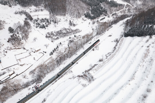 吉林松嶺雪村火車東北農(nóng)村雪景