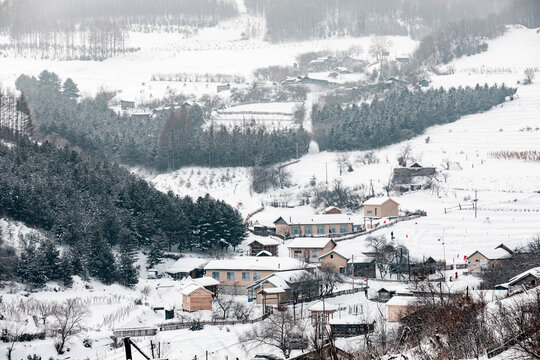 吉林松岭雪村冬季东北农村雪景