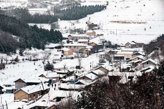 吉林松岭雪村冬季东北农村雪景