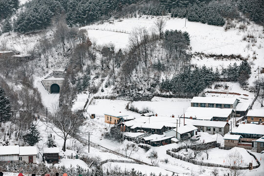 吉林松岭雪村冬季东北农村雪景