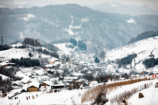 吉林松岭雪村冬季东北农村雪景