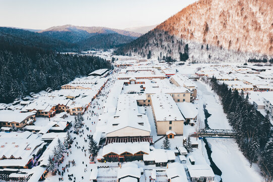 航拍雪乡雪景旅游民宿东北农村