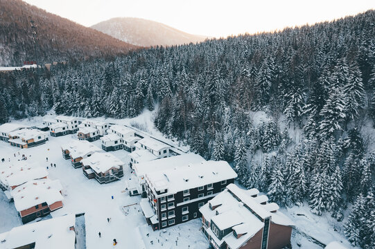 航拍雪乡雪景旅游民宿东北农村