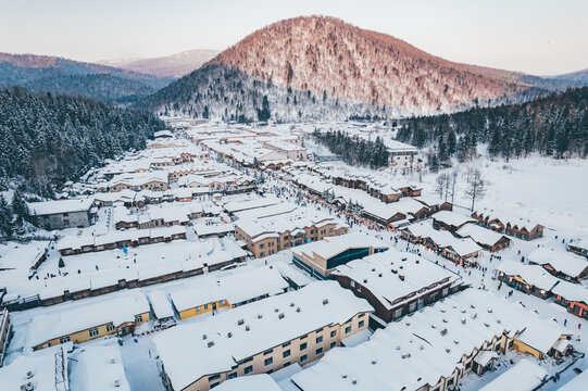 航拍雪乡雪景旅游民宿东北农村