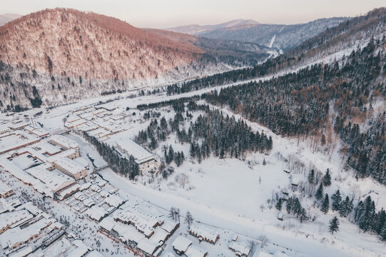 航拍雪乡雪景旅游民宿东北农村