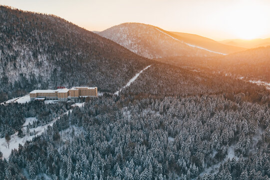 航拍雪乡雪景旅游民宿东北农村