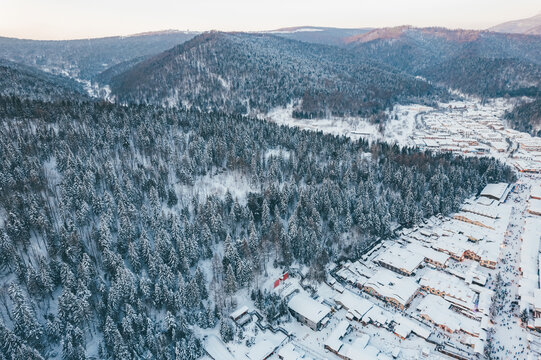 航拍雪乡雪景旅游民宿东北农村