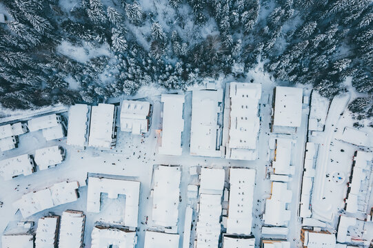 航拍雪乡雪景旅游民宿东北农村