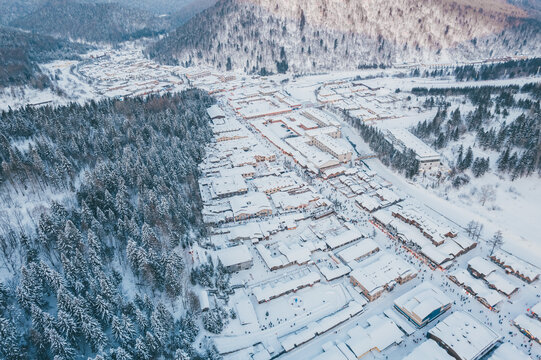 航拍雪乡雪景旅游民宿东北农村