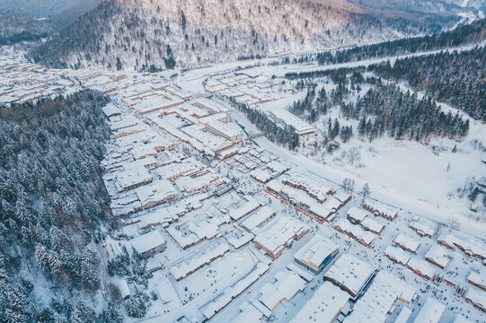 航拍雪乡雪景旅游民宿东北农村