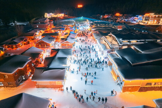 航拍雪乡夜景雪景旅游民宿东北