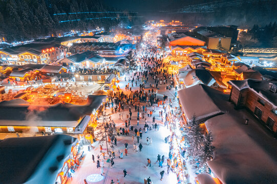 航拍雪乡夜景雪景旅游民宿东北