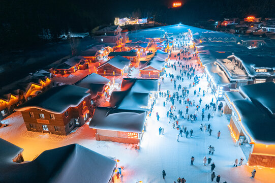 航拍雪乡夜景雪景旅游民宿东北