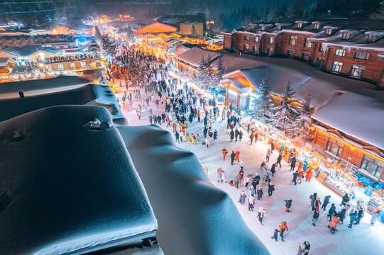 航拍雪乡夜景雪景旅游民宿东北