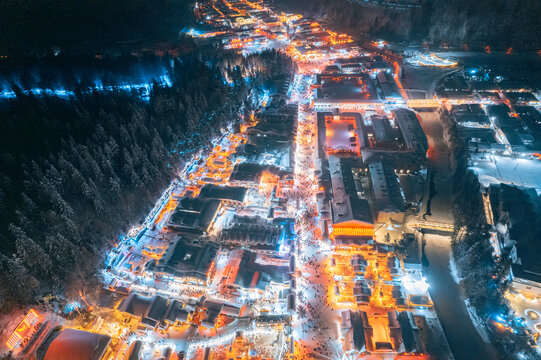 航拍雪乡夜景雪景旅游民宿东北