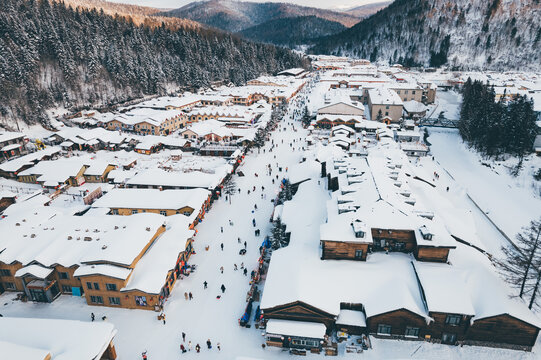 航拍雪乡雪景旅游民宿东北农村