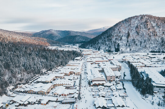 航拍雪乡雪景旅游民宿东北农村