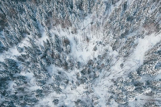 航拍雪乡雪景旅游民宿东北农村