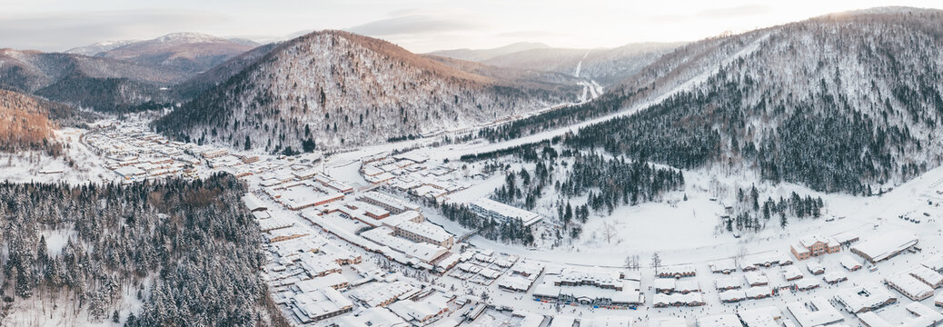 航拍雪乡雪景旅游民宿东北农村