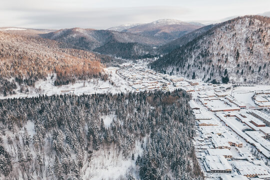 航拍雪乡雪景旅游民宿东北农村