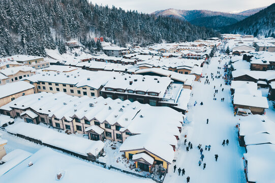 航拍雪乡雪景旅游民宿东北农村