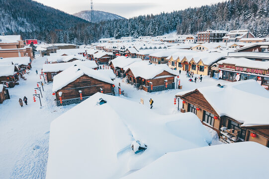 航拍雪乡雪景旅游民宿东北农村