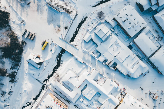 航拍雪乡雪景旅游民宿东北农村