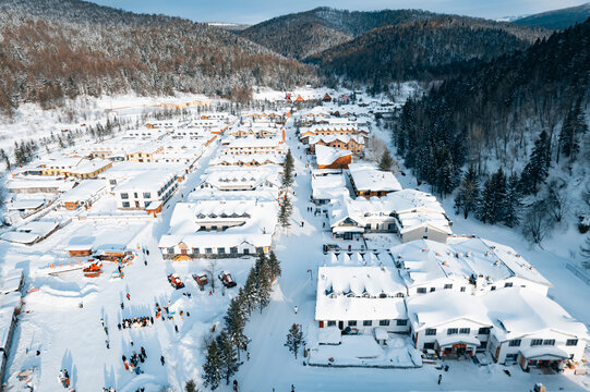 航拍雪乡雪景旅游民宿东北农村