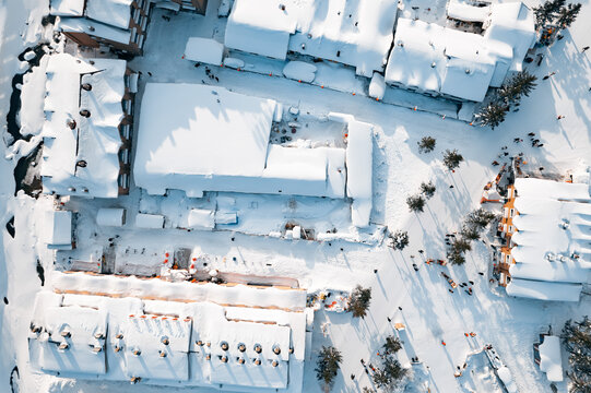 航拍雪乡雪景旅游民宿东北农村