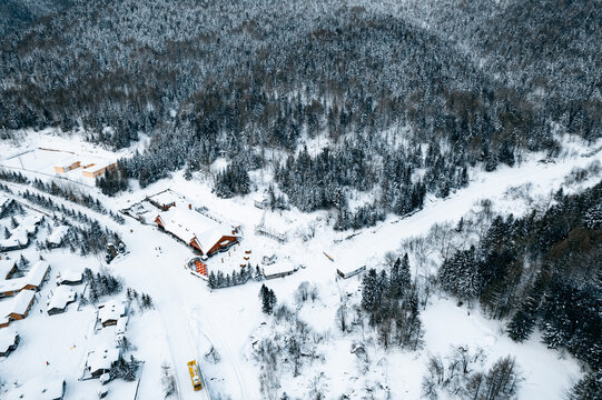 航拍雪乡雪景旅游民宿东北农村