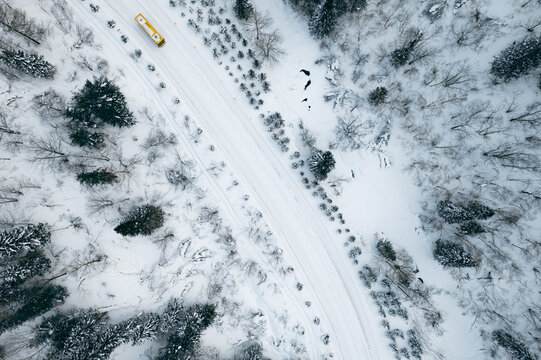 航拍雪乡雪景旅游民宿东北农村