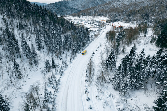 航拍雪乡雪景旅游民宿东北农村