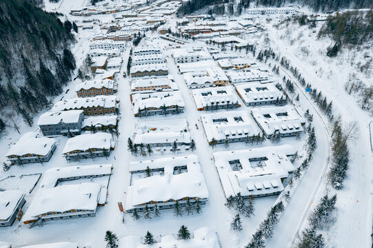 航拍雪乡雪景旅游民宿东北农村