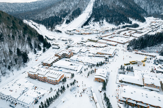 航拍雪乡雪景旅游民宿东北农村