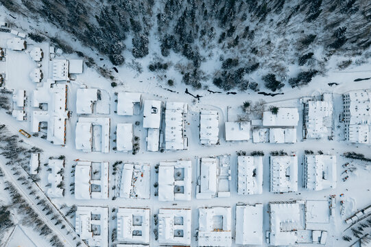 航拍雪乡雪景旅游民宿东北农村