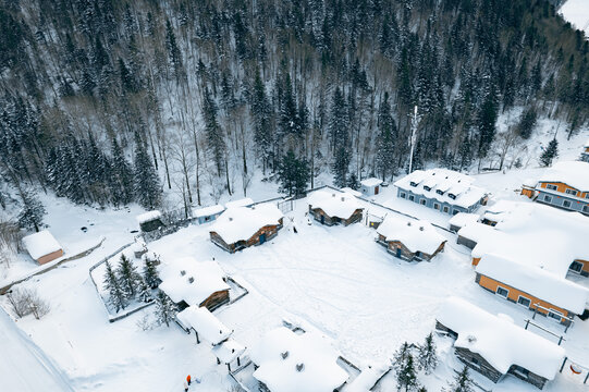 航拍雪乡雪景旅游民宿东北农村