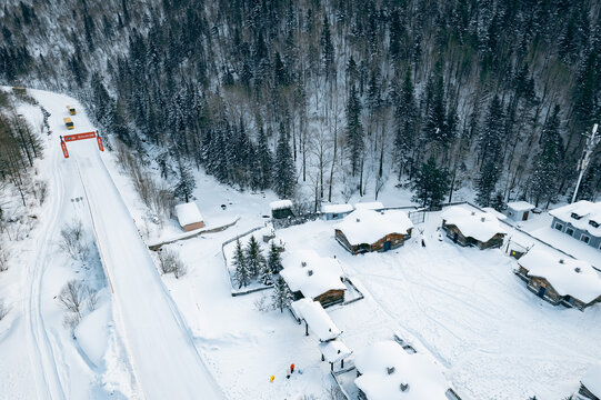 航拍雪乡雪景旅游民宿东北农村