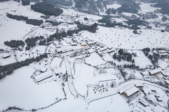 吉林松岭雪村冬季东北农村雪景