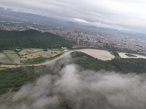 山区城市楼房农田