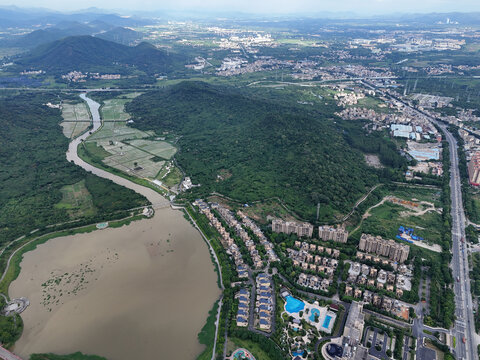 山区河流稻田