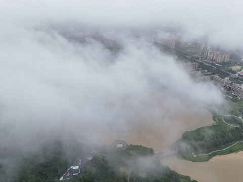 雨雾河流楼房