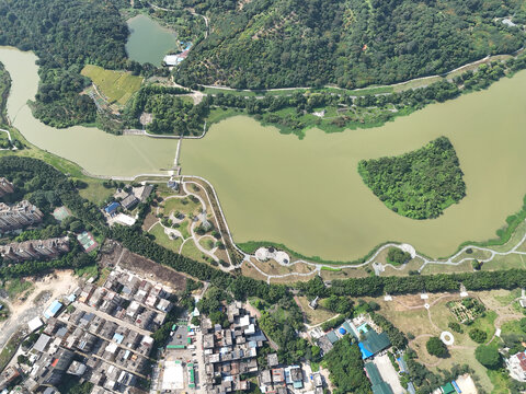 山林河流房屋