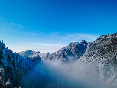 牛背山雪景