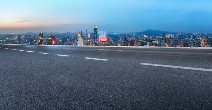 道路地面与城市夜景