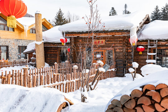 雪乡旅游民宿东北农村木柴火堆