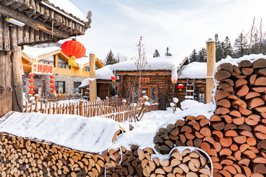 雪乡旅游民宿东北农村木柴火堆